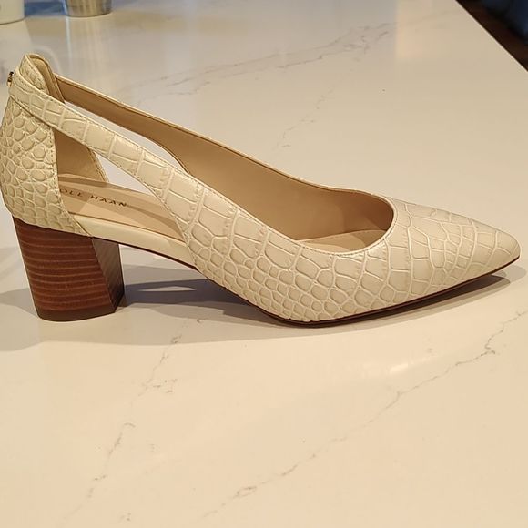 Cole Haan Emilee Leather Croc Embossed Side Cut Out Stacked Block Heel Pumps - Picture 12 of 13